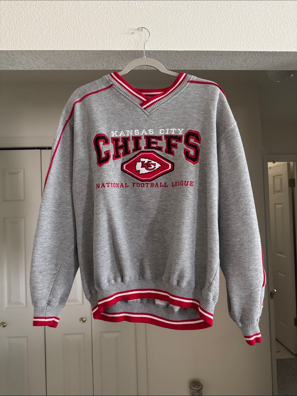 Lee Sport Gray and Red Kansas City Chiefs V-Neck Sweatshirt